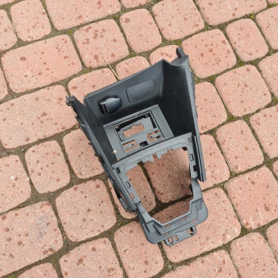 Osłona tunelu środkowego Renault Clio IV