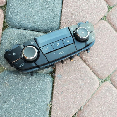 Panel klimatyzacji nawiewu nadmuch Opel Insignia