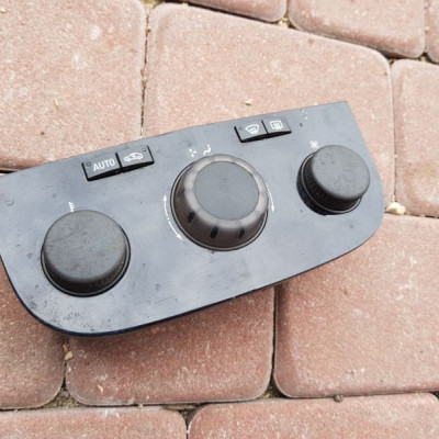 Panel klimatyzacji Opel Corsa D 13261832