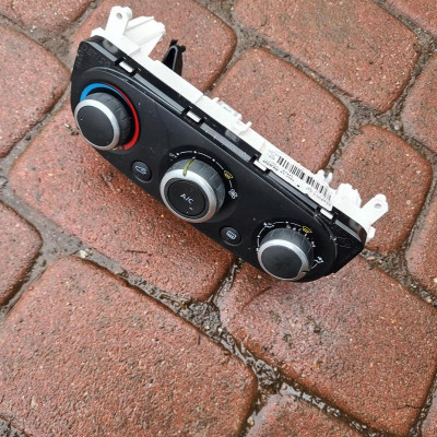 Panel klimatyzacji Renault Clio IV 272704701R