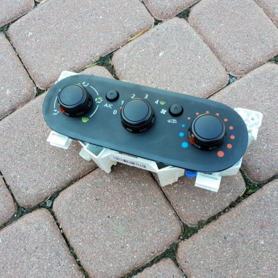 Panel klimatyzacji Vivaro B Trafic III E1093049AC