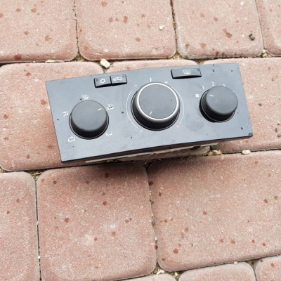 Panel nawiewu klimatyzacji Opel Astra H 13269405