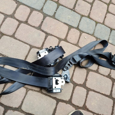 Pasy wystrzelone prawy i lewy Renault Clio IV