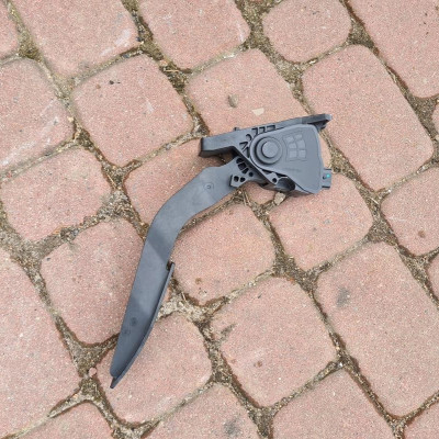 Pedal gazu europa Opel Insignia B 84478055
