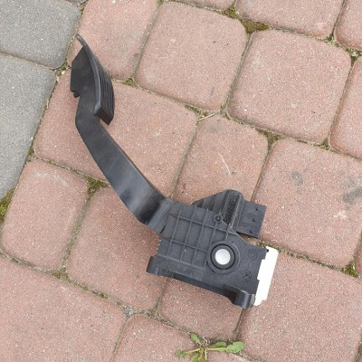 Pedał gazo potencjometr Opel Corsa D 13305804