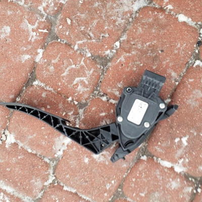 Pedał gazu 13252702 Astra J Insignia Opel Zafira C