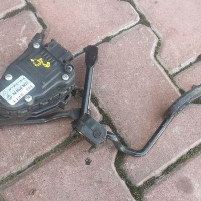 Pedał gazu 8200008477 2.0DCI vivaro trafic