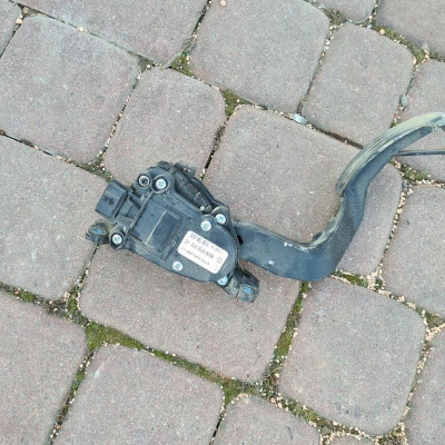 Pedał gazu Movano B Master III 8200672372