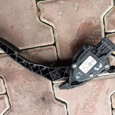 Pedał gazu potencjometr 2.0 CDTI Astra J