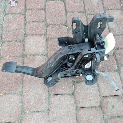 Pedał pedały sprzęgła Opel Insignia B 84393094