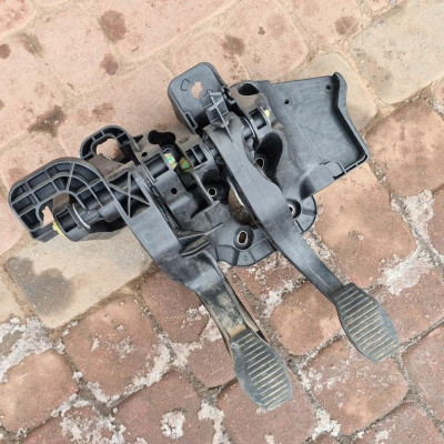 Pedały EUROPA komplet Opel Combo D 0518315630E