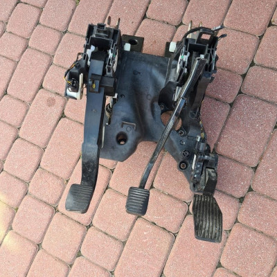 Pedały pedał gazu sprzęgła Opel Meriva B 13362473