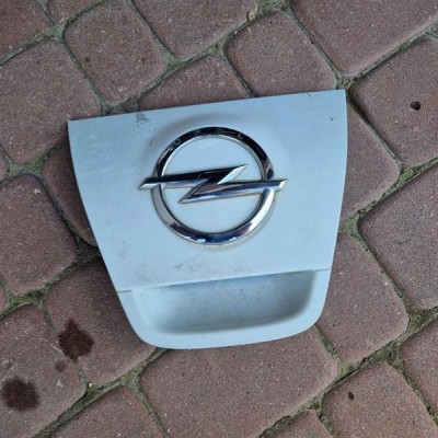 Plastik klap znaczek logo Opel Astra J IV 13372619