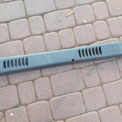 Plastik obudowa kratka Vivaro Trafic 242966083R