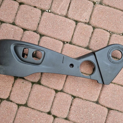 Plastik obudowa osłona fotela Opel Mokka AVK16484