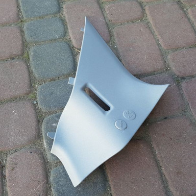 Plastik obudowa wnętrza Opel Corsa D 13180581 RH