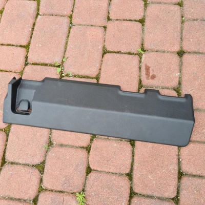 Plastik osłona fotela 2 rząd prawa Opel Zafira C