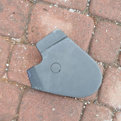 Plastik osłona fotela prawa Opel Mokka ATZ95325