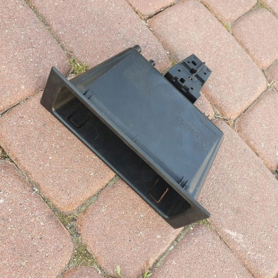 Plastik schowek radia Vivaro B Trafic III