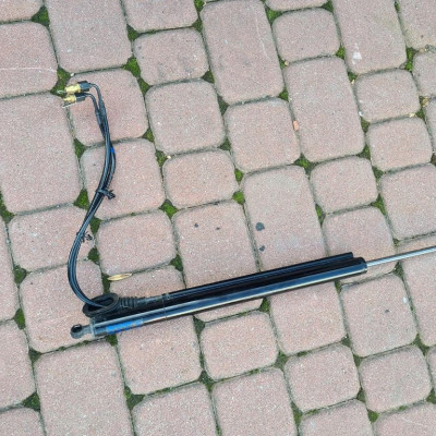 Podnośnik klapy elektrycz Opel Insignia 13278258