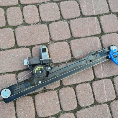 Podnośnik szyby lewy przedni Opel Combo D 51810880