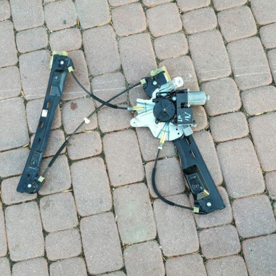 Podnośnik szyby lewy przód Opel Insignia 13302451