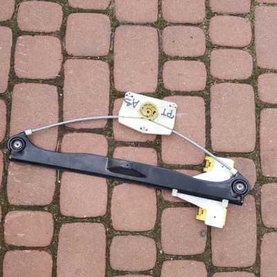 PODNOŚNIK SZYBY PRAWY TYŁ AUDI A3 SPORTBACK 8P