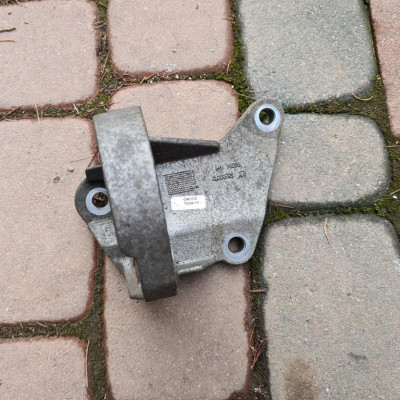 Podpora łapa półosi Opel Insignia 55560072