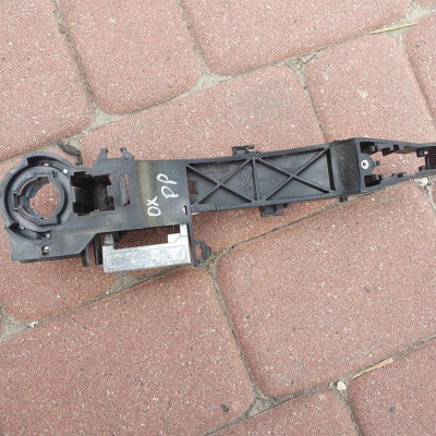 Podstawa klamki PP Vivaro B Trafic III 806064162R