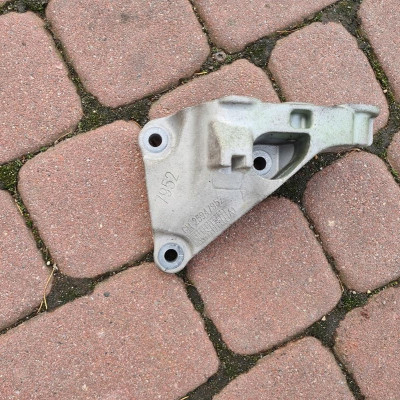 Podstawa mocowanie łapa silnik Opel Mokka 25947952