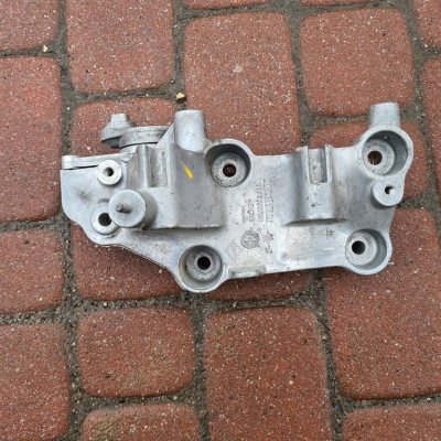 Podstawa łapa alternatora Master III 117102273R