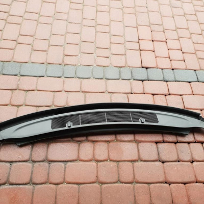 Podszybie środkowe odływ Opel Zafira C 13422832