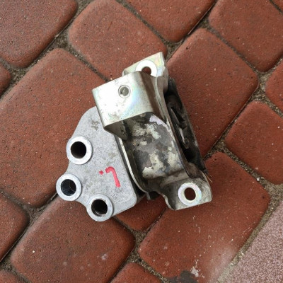 Poduszka silnika 1.6JTD Opel Combo D