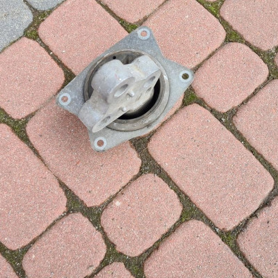 Poduszka silnika 1.9 Opel Vetra C 13207577
