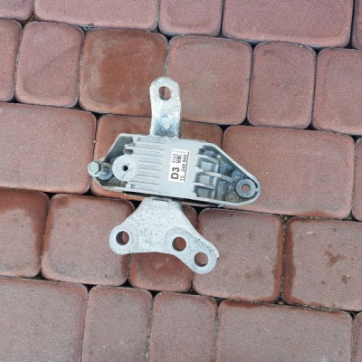 Poduszka silnika Opel Zafira C Astra J 13248544