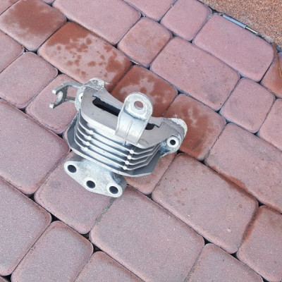 Poduszka silnika Opel Zafira C Astra J 13347451