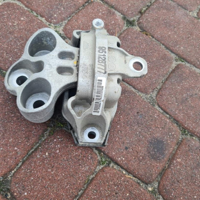 Poduszka łapa silnika 1.7CDTI Opel Mokka 95128777