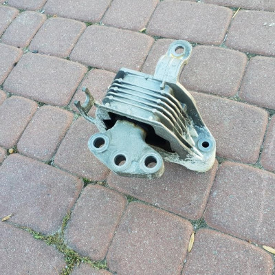 Poduszka łapa silnika N7 1.6T Opel Zafira C