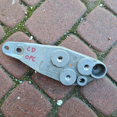 Poduszka łapa silnika OPEL CORSA D E 55700438