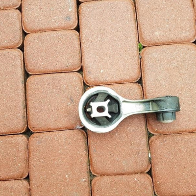 Poduszka łapa silnika Vivaro Trafic 8200404271