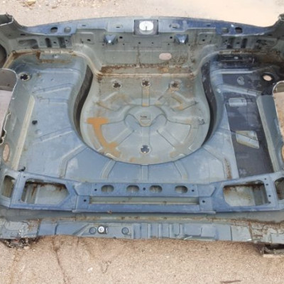 Podłoga pas tylny tył dupa Opel Insignia kombi