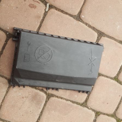 Pokrywa bezpieczników Opel Astra J Zafira C