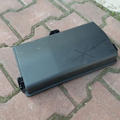 Pokrywa skrzynki bezpieczników Insignia 13222784