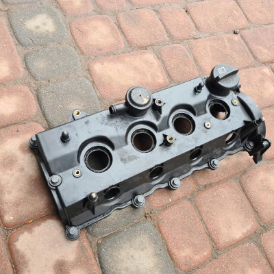 Pokrywa zaworów Opel Astra J IV A17DTS 1.7