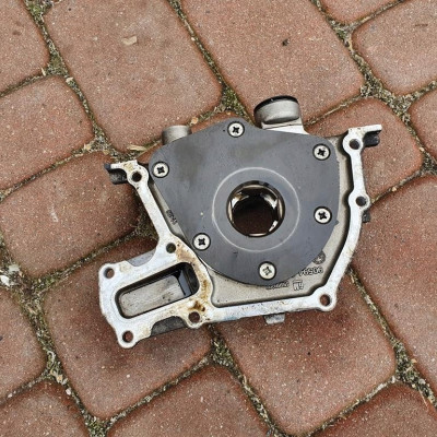 Pompa oleju wysokiego 2.0 Opel Insignia 55566000