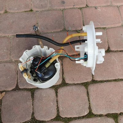 Pompa paliwa LIFT Opel Astra J IV 4 13594894