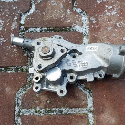 Pompa wody 1.4T Opel Astra 4 IV J 25193407