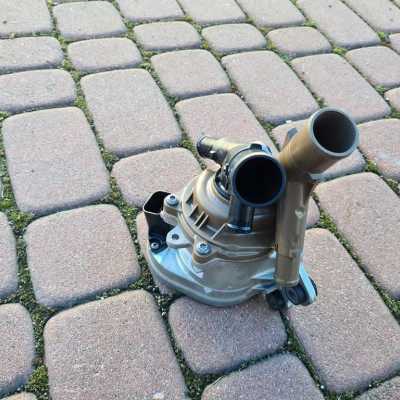 Pompa wody obieg LIFT Opel Astra K 39108827