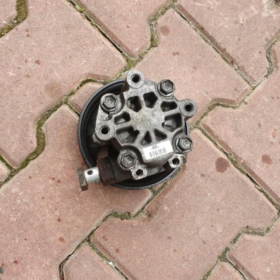 Pompa wspomagania Opel Insignia 2.0T 13273782