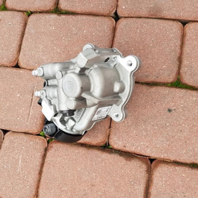 Pompa wtryskowa Audi Q3 04L130755E 0445010538 17r